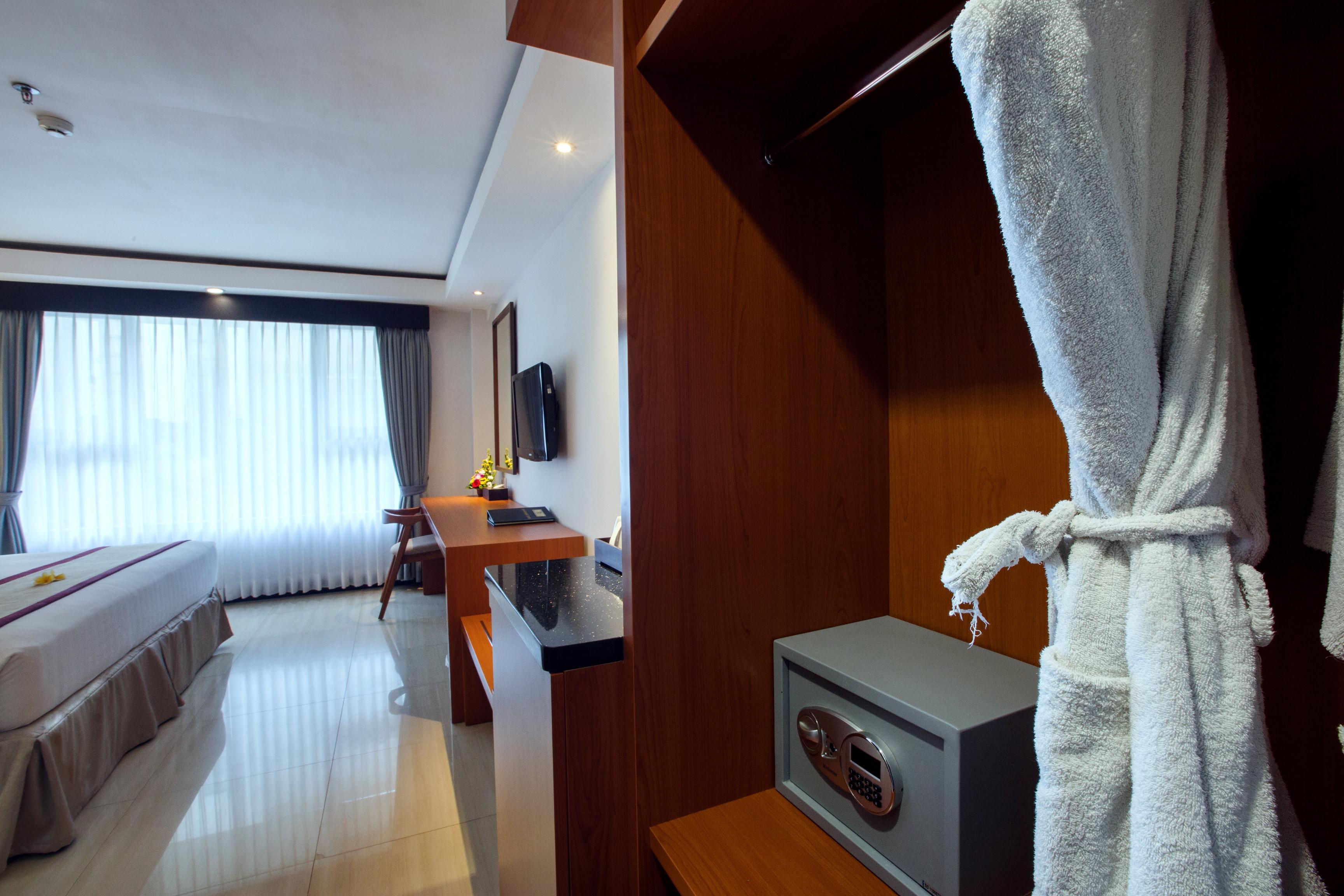Royal Regantris Kuta Hotel Kuta  Ngoại thất bức ảnh