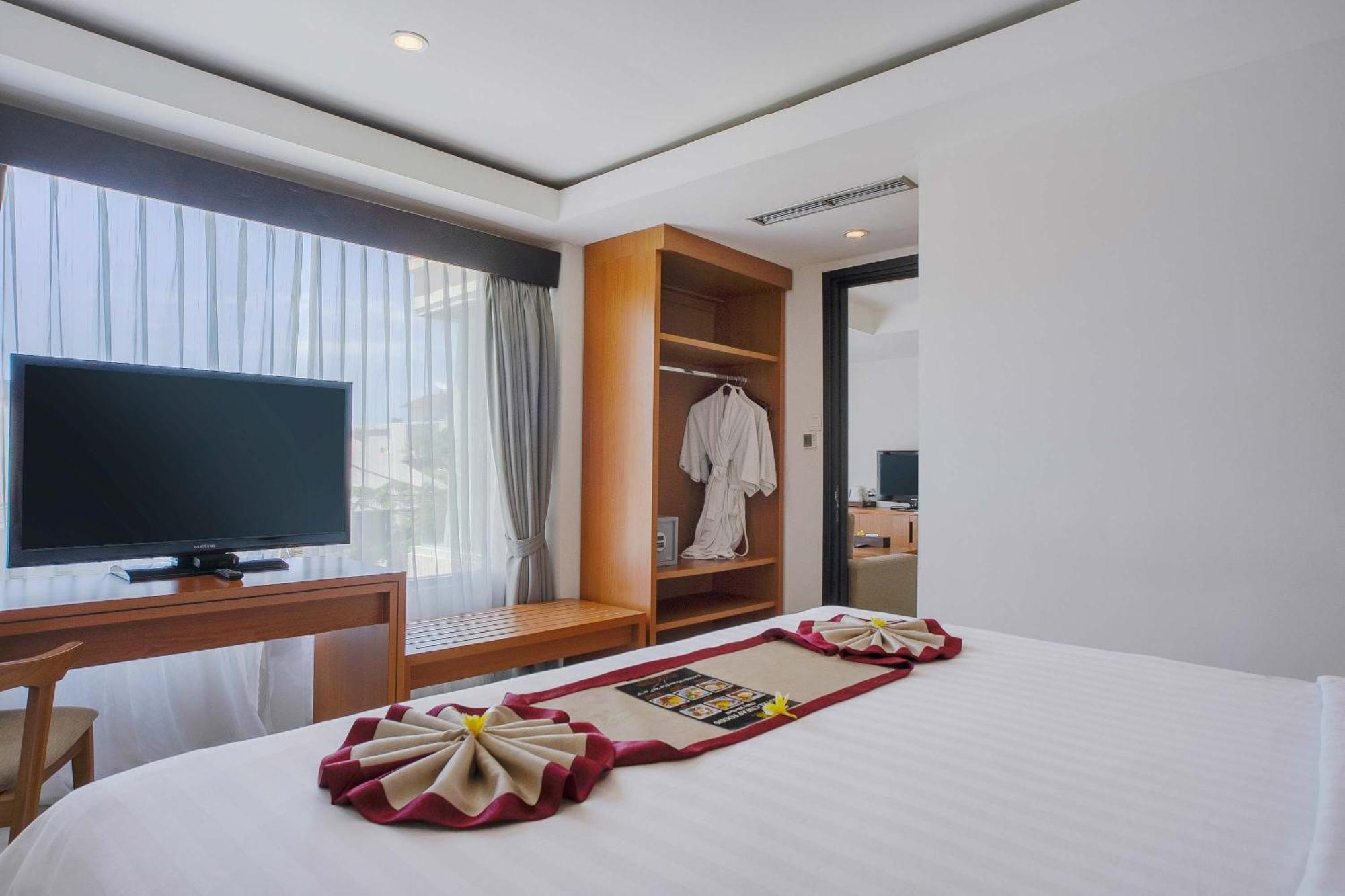 Royal Regantris Kuta Hotel Kuta  Ngoại thất bức ảnh